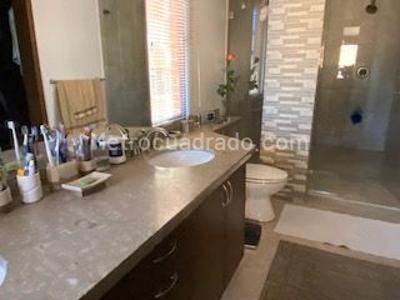 Apartamento de 4 alcobas en venta en La Cabrera, Bogotá, 330 m² · foto 18 de 20