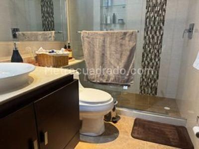 Apartamento de 3 alcobas en venta en Santa Barbara Occidental, Bogotá, 144 m² · foto 16 de 20