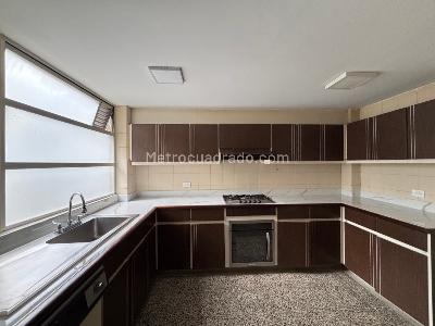 Apartamento de 3 alcobas en arriendo en Alhambra, Bogotá, 186 m² · foto 2 de 18