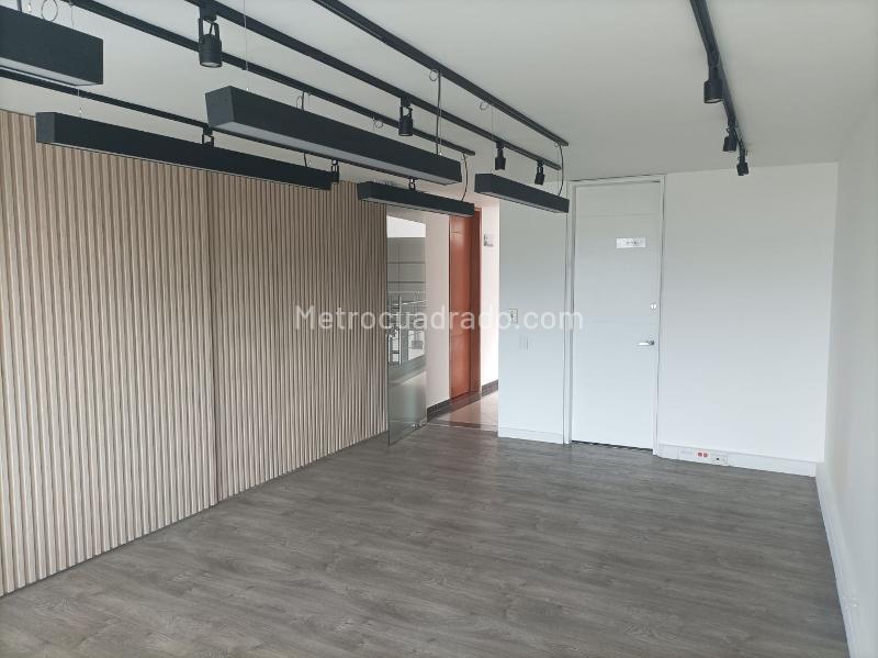 Oficina en Arriendo, LAGO GAITAN, Bogotá D.C. - Más
