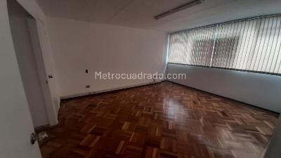 Casa de 5 alcobas en venta en La Soledad, Bogotá, 330 m² · foto 13 de 20