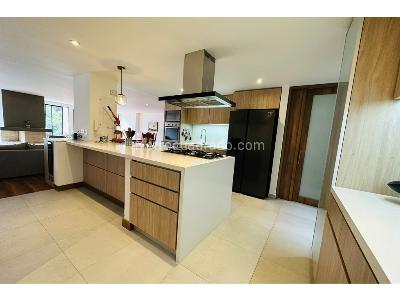 Apartamento de 3 alcobas en venta en Santa Barbara, Bogotá, 237 m² · foto 10 de 20