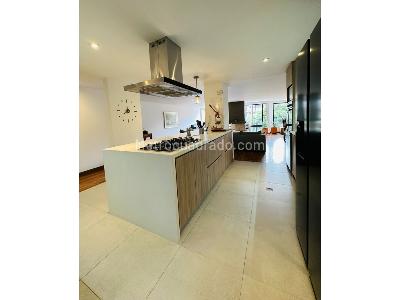 Apartamento de 3 alcobas en venta en Santa Barbara, Bogotá, 237 m² · foto 13 de 20
