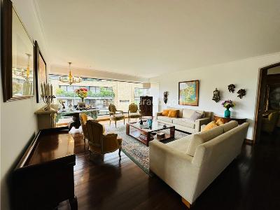 Apartamento de 4 alcobas en venta en Rosales Alto, Bogotá, 298 m² · foto 2 de 20