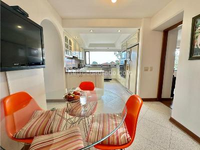 Apartamento de 4 alcobas en venta en Rosales Alto, Bogotá, 298 m² · foto 13 de 20