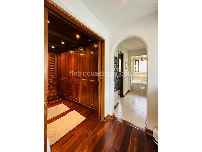 Apartamento de 4 alcobas en venta en Rosales Alto, Bogotá, 298 m² · foto 16 de 20