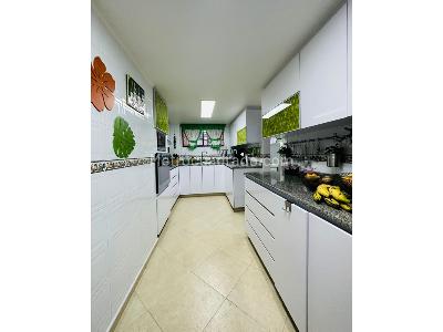 Apartamento de 3 alcobas en venta en Rosales Alto, Bogotá, 207 m² · foto 2 de 20
