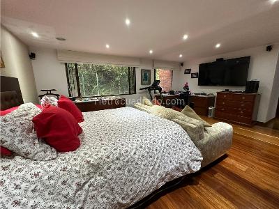 Apartamento de 3 alcobas en venta en Rosales Alto, Bogotá, 207 m² · foto 17 de 20