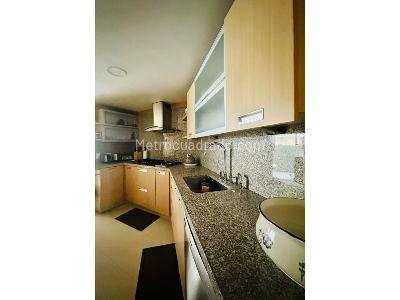 Apartamento de 3 alcobas en venta en Rosales Alto, Bogotá, 167 m² · foto 2 de 20