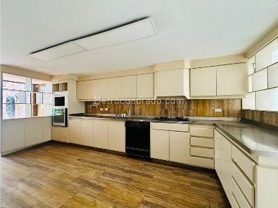 Apartamento de 4 alcobas en venta en Refugio Bajo, Bogotá, 400 m² · foto 13 de 20