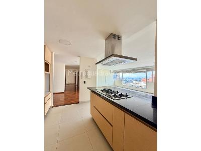 Apartamento de 3 alcobas en venta en Rosales Bajo, Bogotá, 181 m² · foto 3 de 20