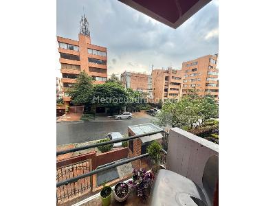 Apartamento de 2 alcobas en venta en Rosales Bajo, Bogotá, 84 m² · foto 2 de 20
