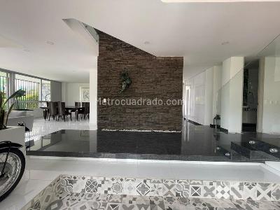 Casa de 4 alcobas en venta en El Vergel, Ibagué, 392 m² · foto 2 de 20