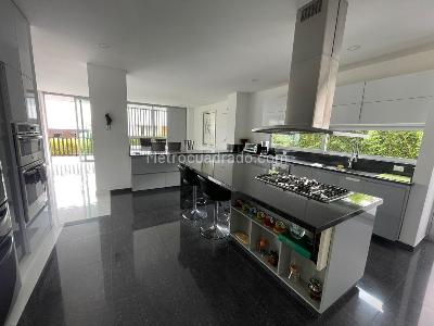Casa de 4 alcobas en venta en El Vergel, Ibagué, 392 m² · foto 12 de 20