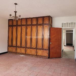 Casa de 5 alcobas en venta en El Carmen, Ibagué, 253 m² · foto 5 de 20