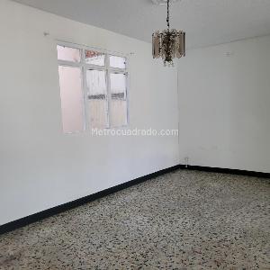 Casa de 5 alcobas en venta en El Carmen, Ibagué, 253 m² · foto 7 de 20