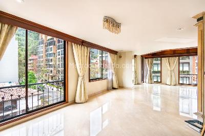 Apartamento de 2 alcobas en venta en Chico Reservado, Bogotá, 162 m² · foto 2 de 20