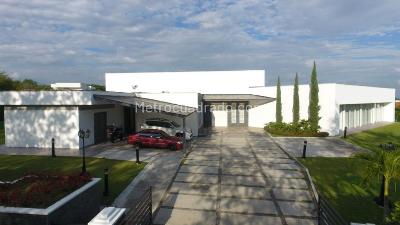 Casa de 5 alcobas en venta en Hacienda Las Victorias, Ibagué, 1385 m² · foto 2 de 15