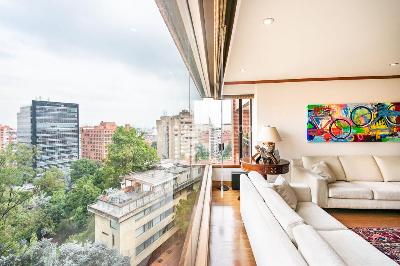 Apartamento de 3 alcobas en venta en Los Rosales, Bogotá, 280 m² · foto 2 de 20