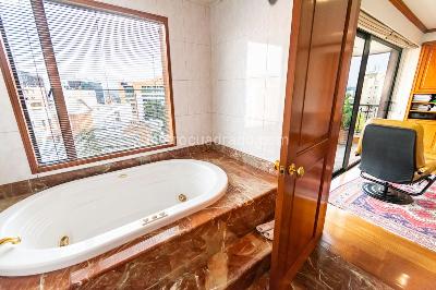 Apartamento de 3 alcobas en venta en Los Rosales, Bogotá, 280 m² · foto 15 de 20