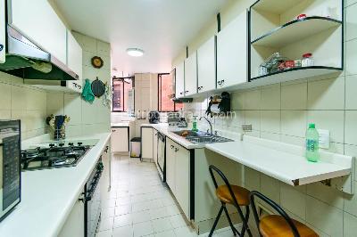 Apartamento de 3 alcobas en venta en Los Rosales, Bogotá, 162 m² · foto 11 de 15