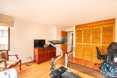 Apartamento de 3 alcobas en venta en Los Rosales, Bogotá, 162 m² · foto 6 de 15