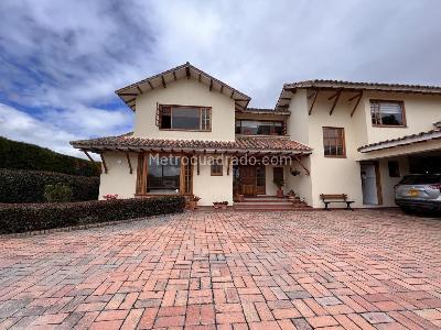 Casa de 4 alcobas en venta en La Arboleda Guaymaral, Bogotá, 350 m² · foto 2 de 20