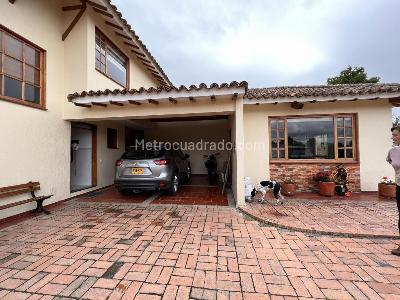Casa de 4 alcobas en venta en La Arboleda Guaymaral, Bogotá, 350 m² · foto 3 de 20