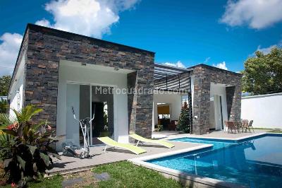 Casa de 3 alcobas en venta en Aparco, Ibagué, 400 m² · foto 2 de 10