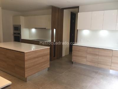 Apartamento de 3 alcobas en venta en Chico Reservado, Bogotá, 340 m² · foto 2 de 16