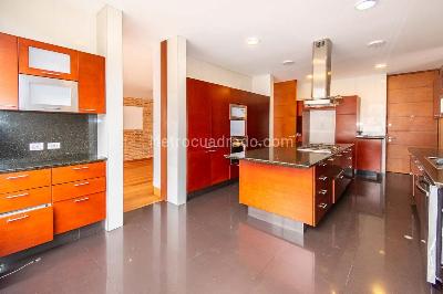 Apartamento de 3 alcobas en venta en Los Rosales, Bogotá, 291 m² · foto 19 de 20