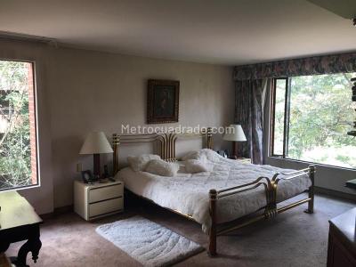 Apartamento de 3 alcobas en venta en Chico Reservado, Bogotá, 246 m² · foto 10 de 19