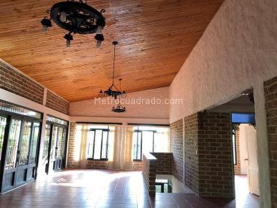 Casa de 3 alcobas en venta en Aparco, Ibagué, 366 m² · foto 3 de 20