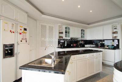 Apartamento de 4 alcobas en venta en Santa Barbara Alta, Bogotá, 435 m² · foto 8 de 20