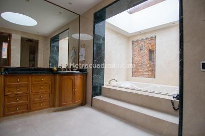 Apartamento de 4 alcobas en venta en Santa Barbara Alta, Bogotá, 435 m² · foto 13 de 20