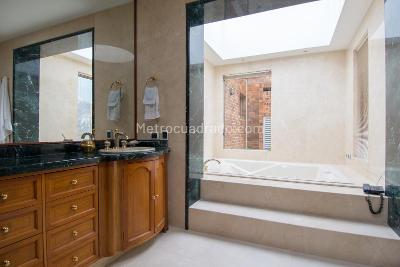 Apartamento de 4 alcobas en venta en Santa Barbara Alta, Bogotá, 435 m² · foto 15 de 20
