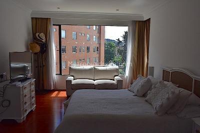 Apartamento de 3 alcobas en venta en Los Rosales, Bogotá, 262 m² · foto 10 de 13