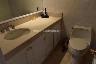 Apartamento de 3 alcobas en venta en Los Rosales, Bogotá, 262 m² · foto 12 de 13