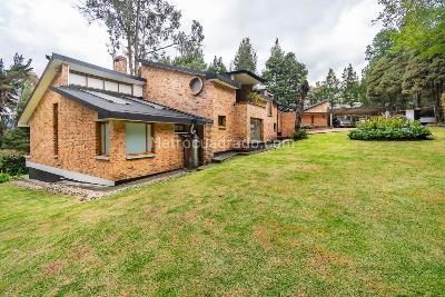 Casa de 5 alcobas en venta en Cerros De Suba (Localidad De Suba), Bogotá, 659 m² · foto 15 de 20
