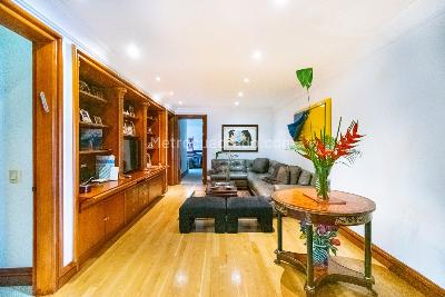 Apartamento de 3 alcobas en venta en Los Rosales, Bogotá, 426 m² · foto 16 de 20
