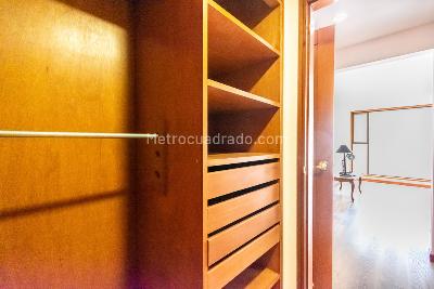 Apartamento de 3 alcobas en venta en Los Rosales, Bogotá, 170 m² · foto 10 de 18