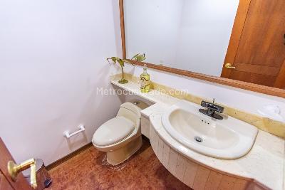 Apartamento de 3 alcobas en venta en Los Rosales, Bogotá, 170 m² · foto 13 de 18