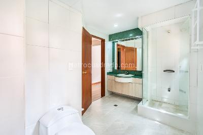 Apartamento de 3 alcobas en venta en Los Rosales, Bogotá, 170 m² · foto 14 de 18