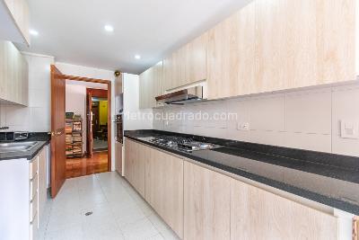 Apartamento de 3 alcobas en venta en Los Rosales, Bogotá, 170 m² · foto 17 de 18