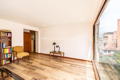 Apartamento de 3 alcobas en venta en Los Rosales, Bogotá, 170 m² · foto 2 de 18