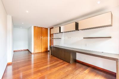Apartamento de 3 alcobas en venta en Chico Reservado, Bogotá, 247 m² · foto 11 de 20