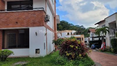 Casa de 4 alcobas en venta en Calambeo, Ibagué, 636 m² · foto 2 de 20