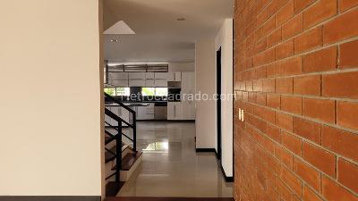 Casa de 4 alcobas en venta en Calambeo, Ibagué, 636 m² · foto 3 de 20