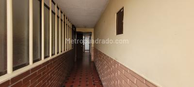 Casa de 4 alcobas en venta en Casa Club, Ibagué, 244 m² · foto 2 de 20