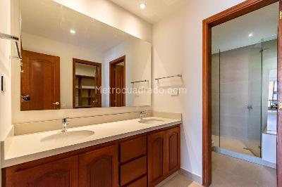 Apartamento de 4 alcobas en venta en Los Rosales, Bogotá, 310 m² · foto 18 de 20